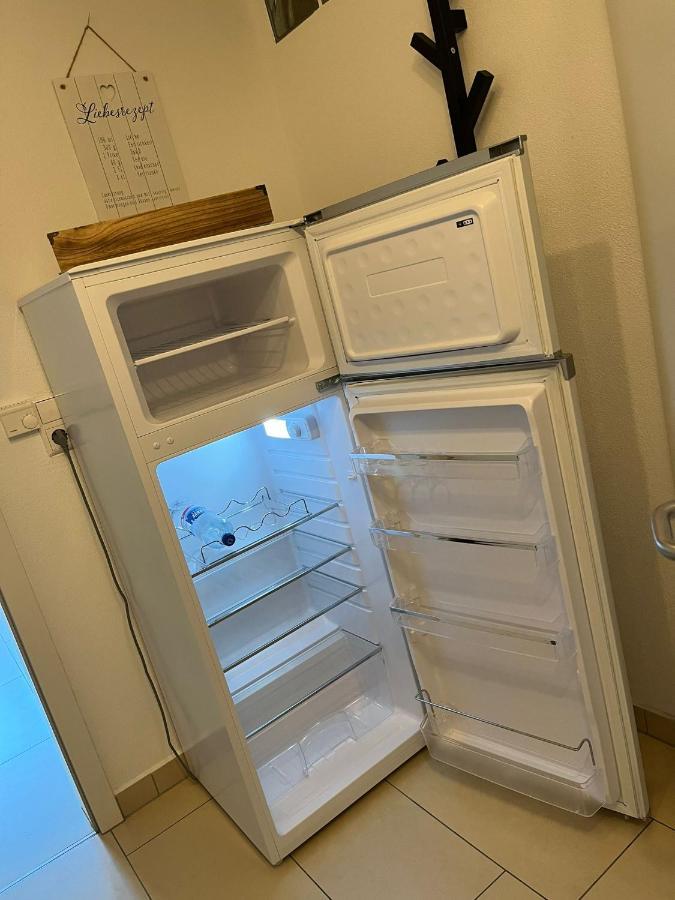 Schoene Ferienwohnung 2,5 Zimmer In Stadtnaehe Mit Eigenem Hofgarten Балинген Экстерьер фото