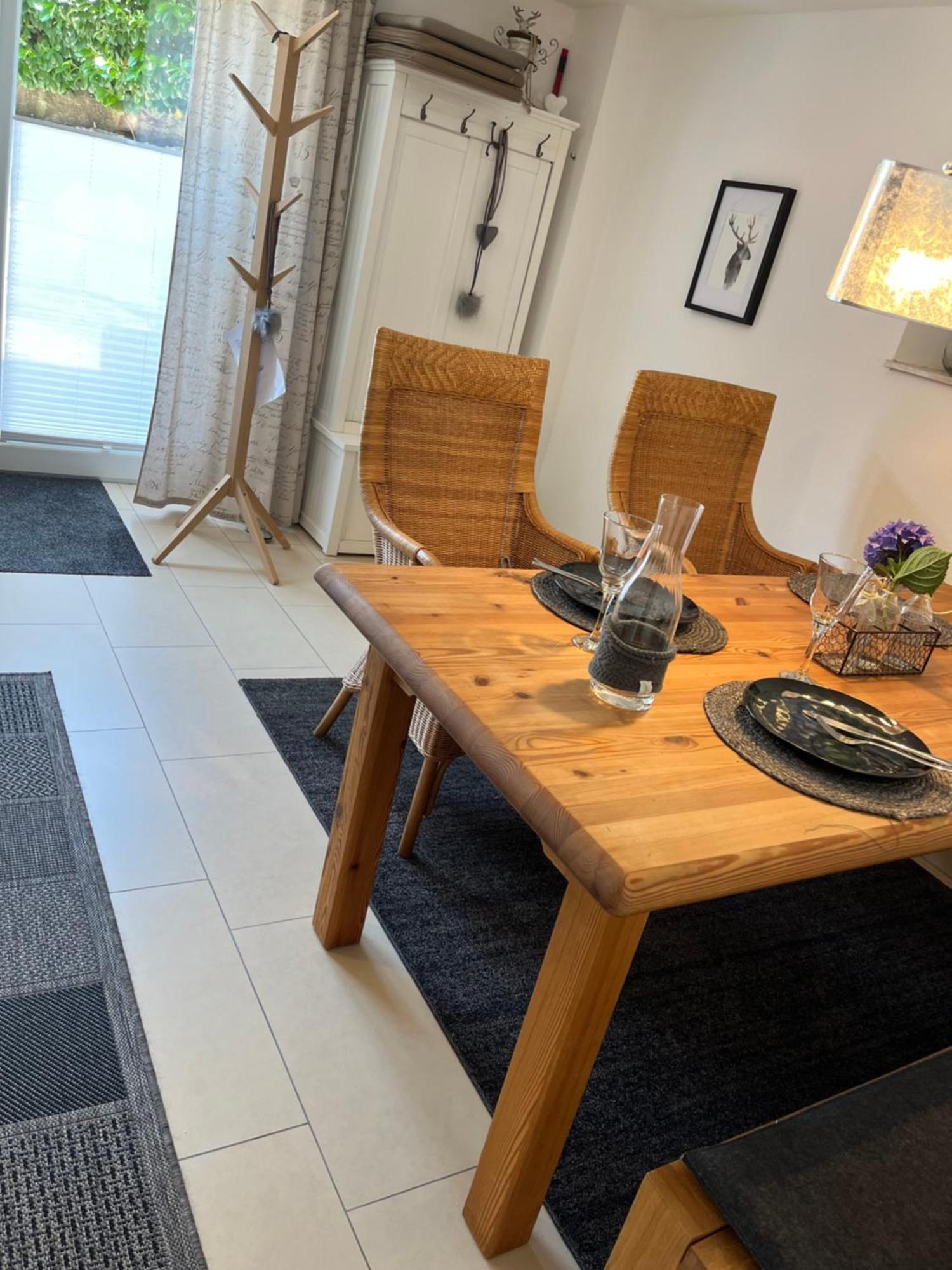 Schoene Ferienwohnung 2,5 Zimmer In Stadtnaehe Mit Eigenem Hofgarten Балинген Экстерьер фото