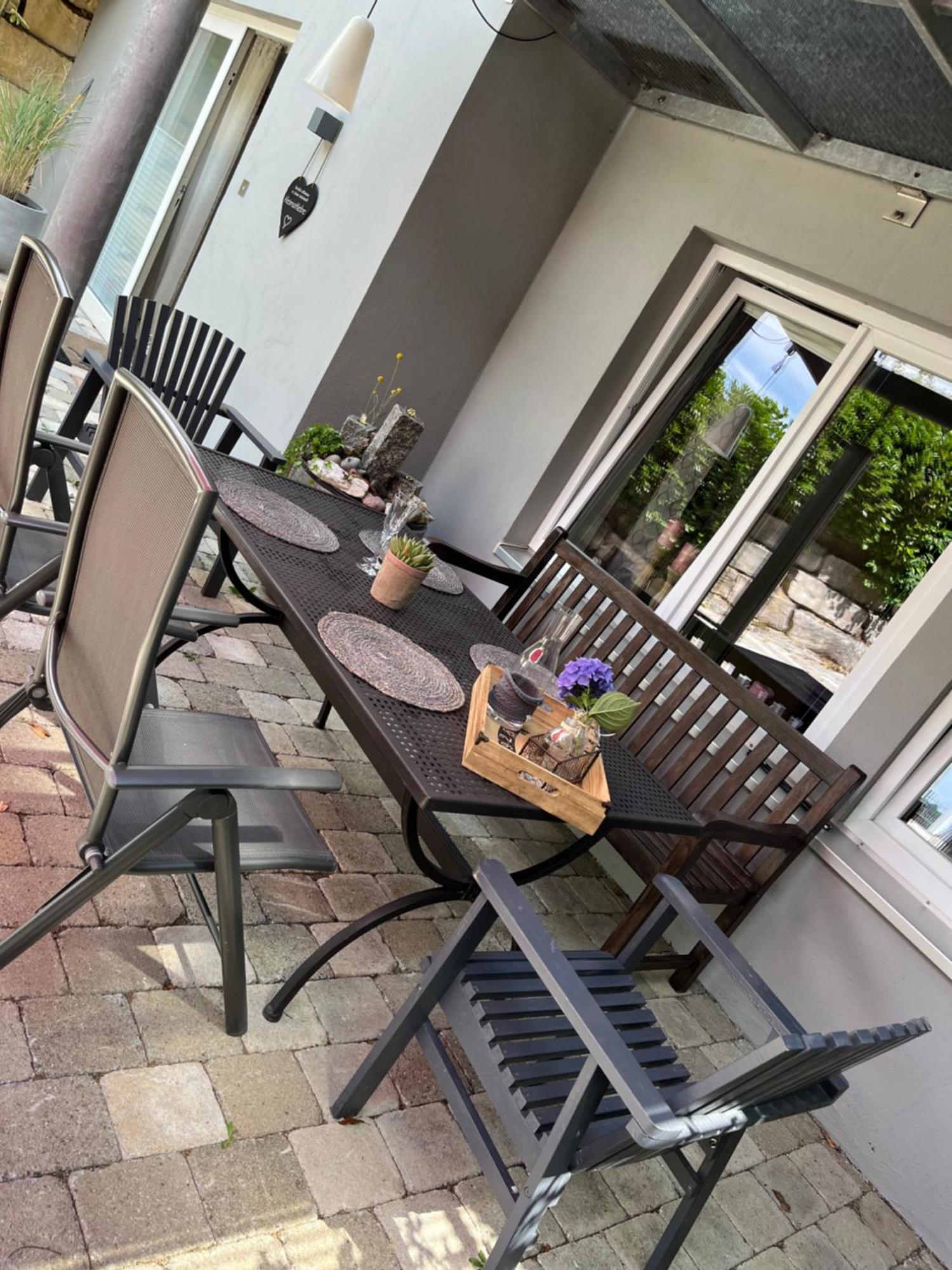 Schoene Ferienwohnung 2,5 Zimmer In Stadtnaehe Mit Eigenem Hofgarten Балинген Экстерьер фото